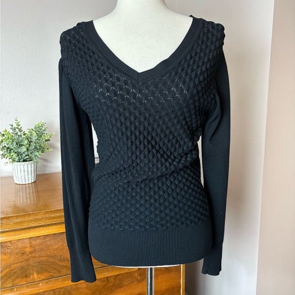 Cielo Sweaters - Women’s V neck sweater size L